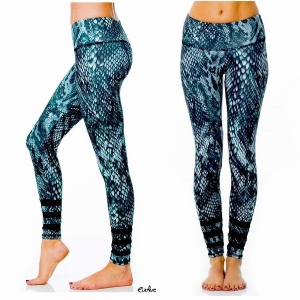 Strut This Stella Python Print Legging M - image 1